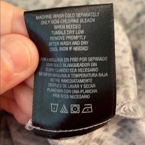 Attention sleeveless Top - Picture 6 of 6